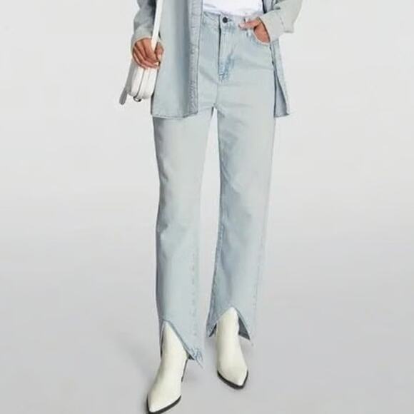 NEW Triarchy Ms. Hart Light Wash Petal Hem High Rise Jeans Women’s Size 28 - Picture 1 of 9